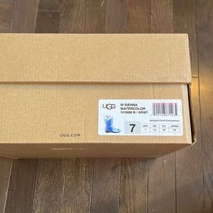 Ugg Rainboots w/boot socks